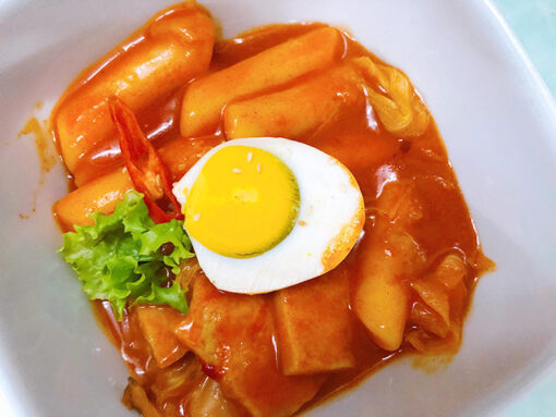 Tokbokki xào cay phủ phô mai